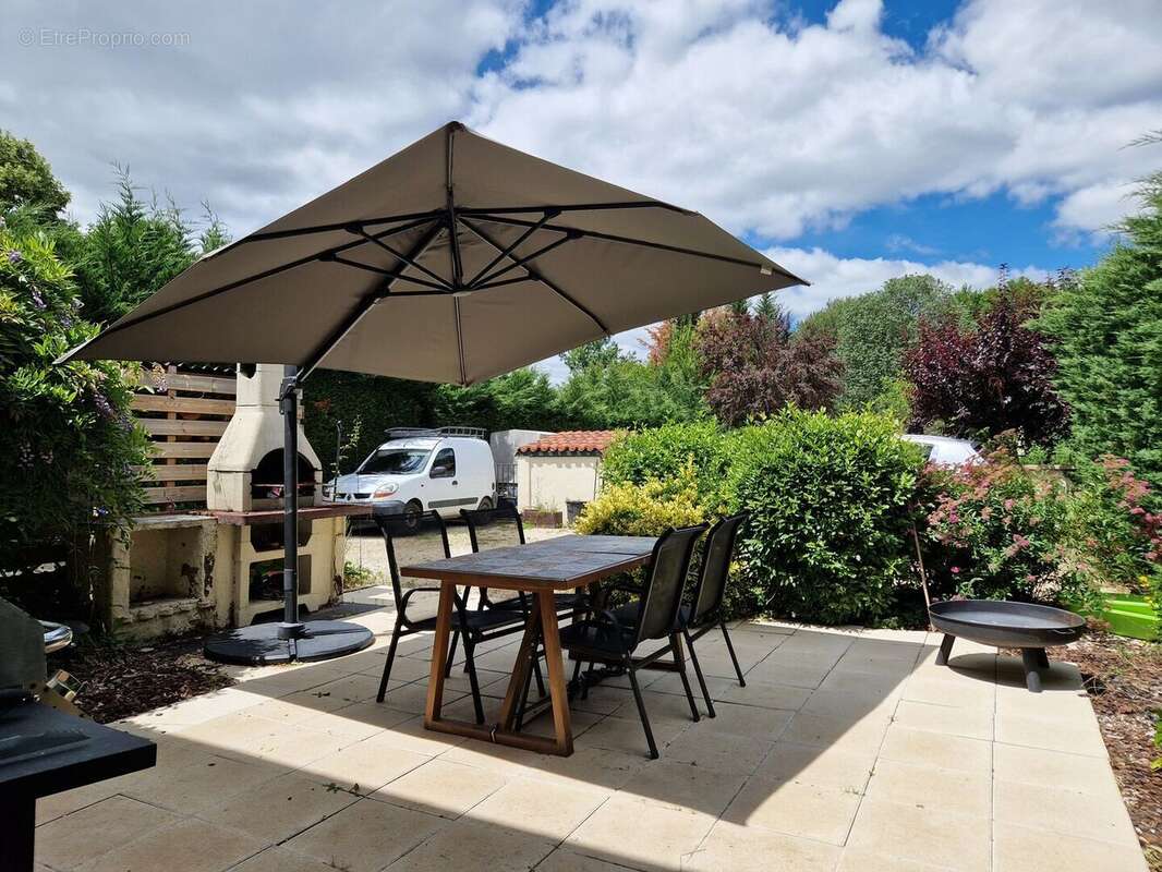 Maison 4 chambres, dépendance, piscine et jardin proche du village. - photo 19