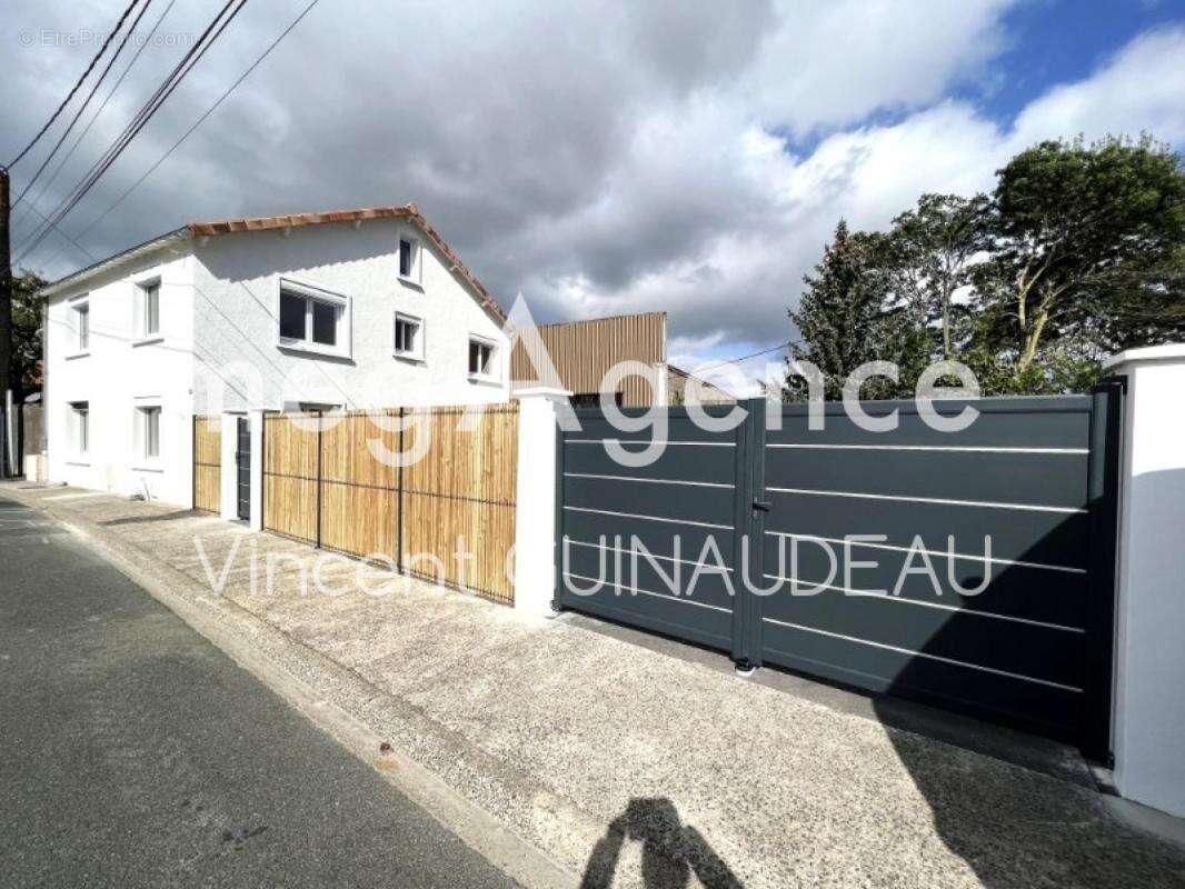 Maison à SAINT-CHRISTOPHE-DU-BOIS