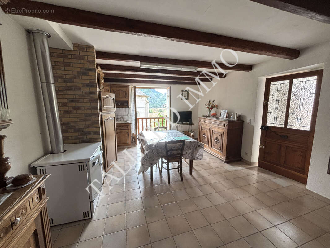 Maison à ESPINASSES
