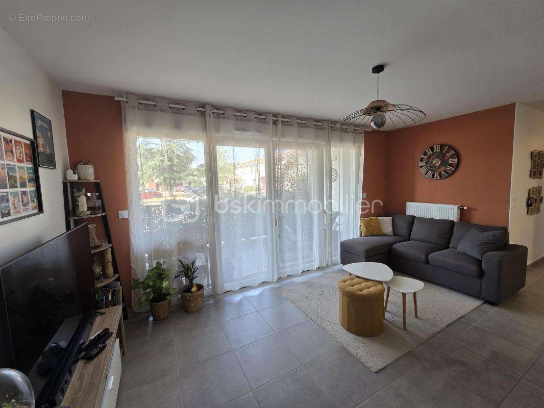 T3 récent de plain-pied avec terrasse et double stationnement - photo 2