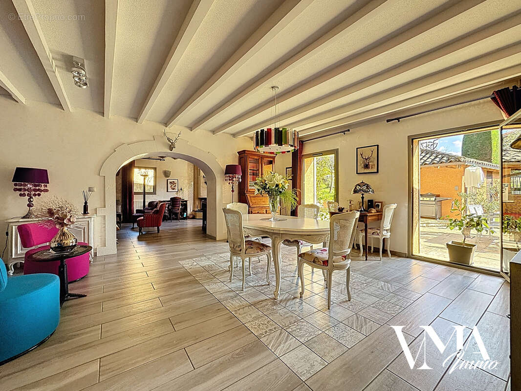 Maison à NEUVILLE-SUR-SAONE