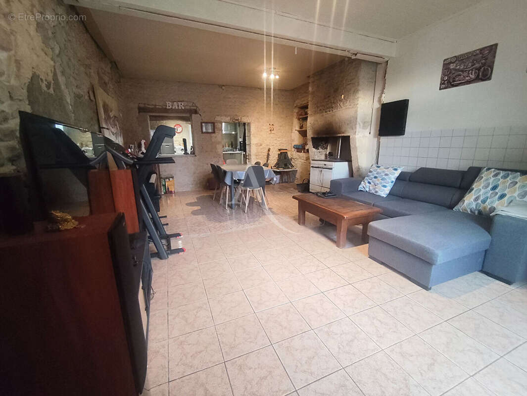 Maison à LOIRE-SUR-NIE