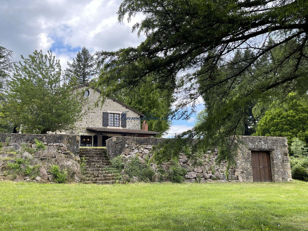 Maison à CHAMPNIERS-ET-REILHAC