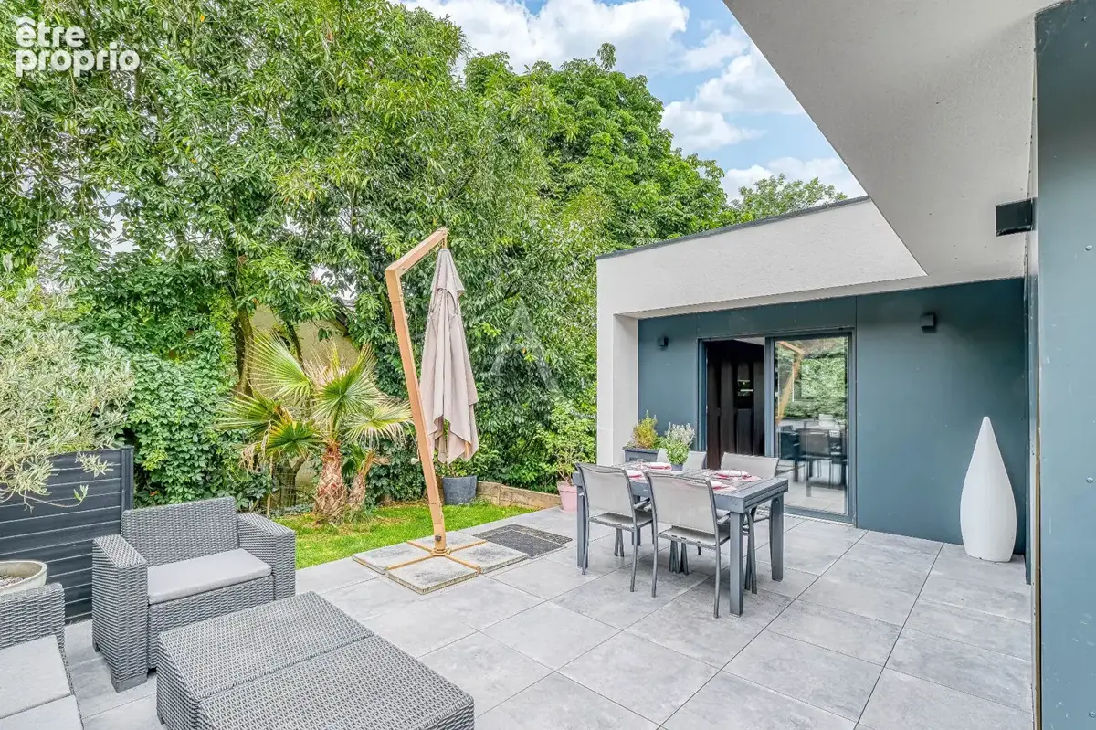 Villa d'architecte contemporaine avec piscine - les Coteaux de Chessy  - 7 pièces - 175 m2 - photo 17