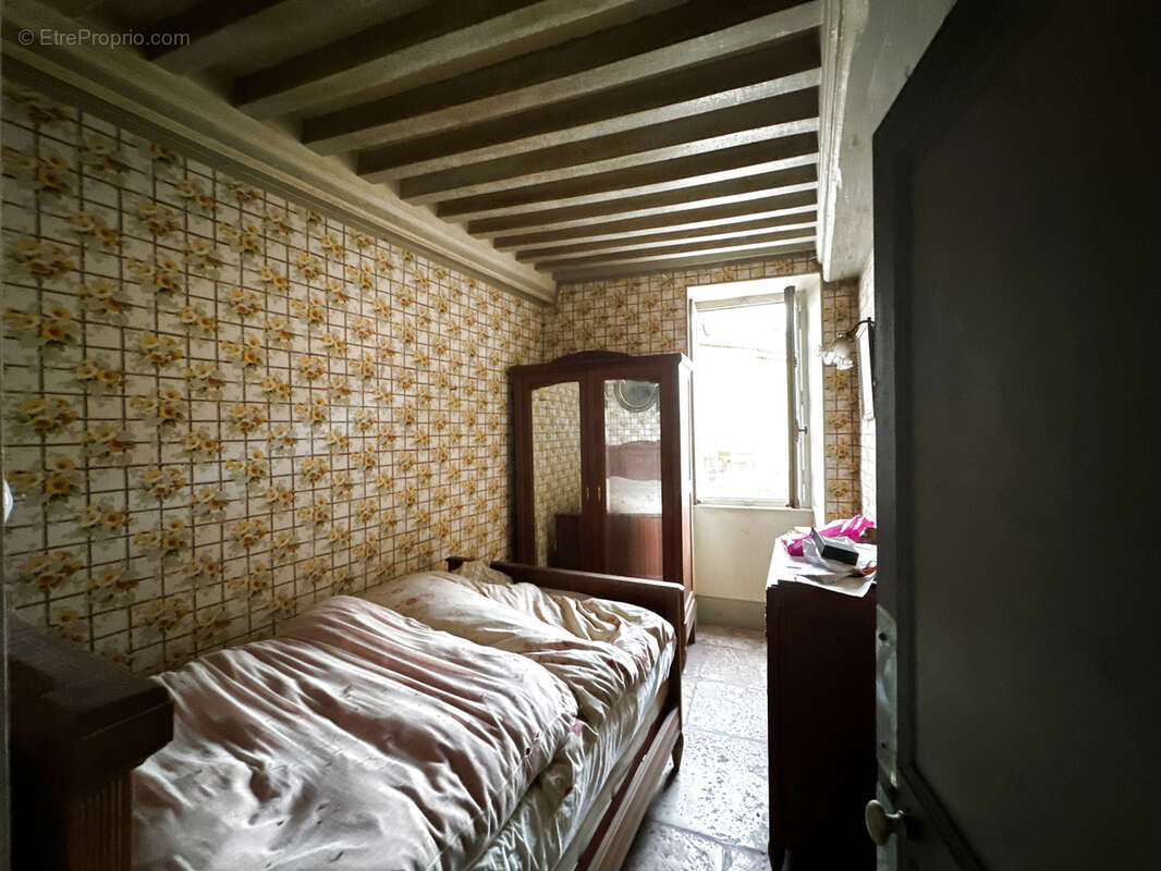 Maison de village  à rénover avec belle grange avec jardin attenant clos de murs  77 000 €   F.A.I. - photo 12
