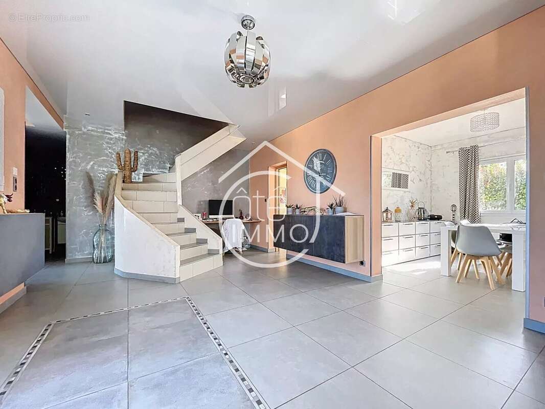 Maison à SAINT-MAGNE-DE-CASTILLON