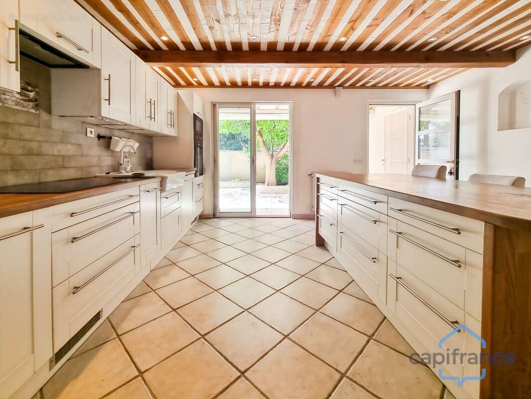 Maison de 212m² avec 6 pièces et une dépendance T2 - Terrain arboré de 800m² - Garage - Restinclières (34160) - photo 7