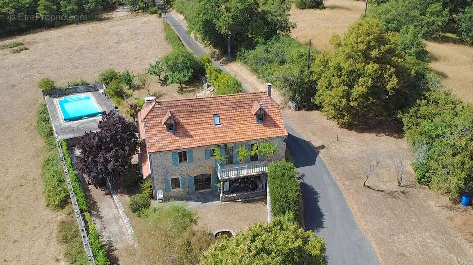 Maison en pierre bénéficiant d'une piscine et d'un panorama champêtre - photo 2