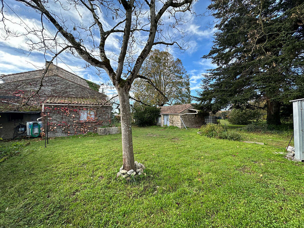 Maison à SAINT-JUST-LUZAC