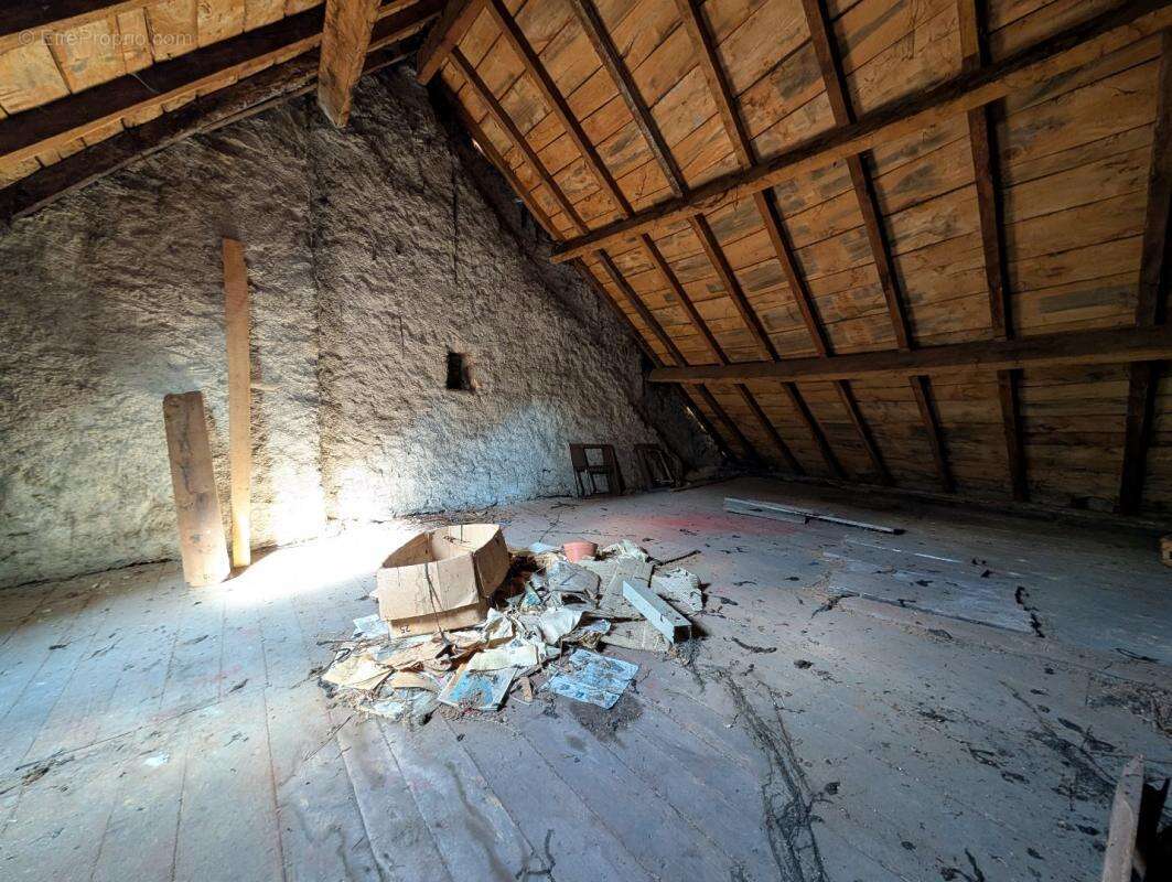 Maison à VILLECOMTAL