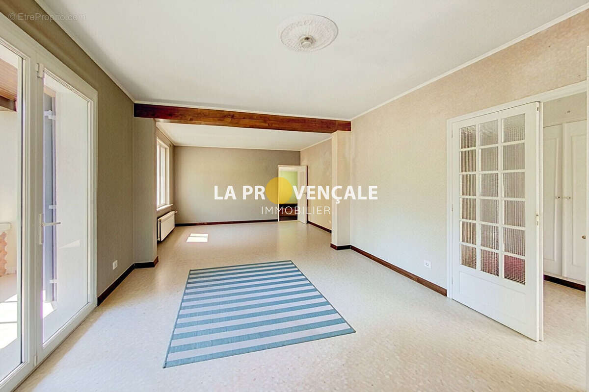 Maison 105 m² à Greasque  - photo 3