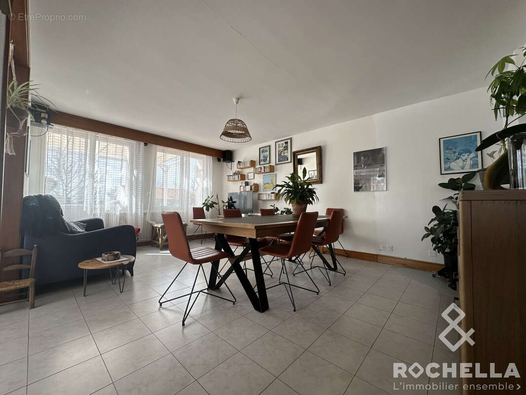 Maison à SAINT-JEAN-D'ANGELY