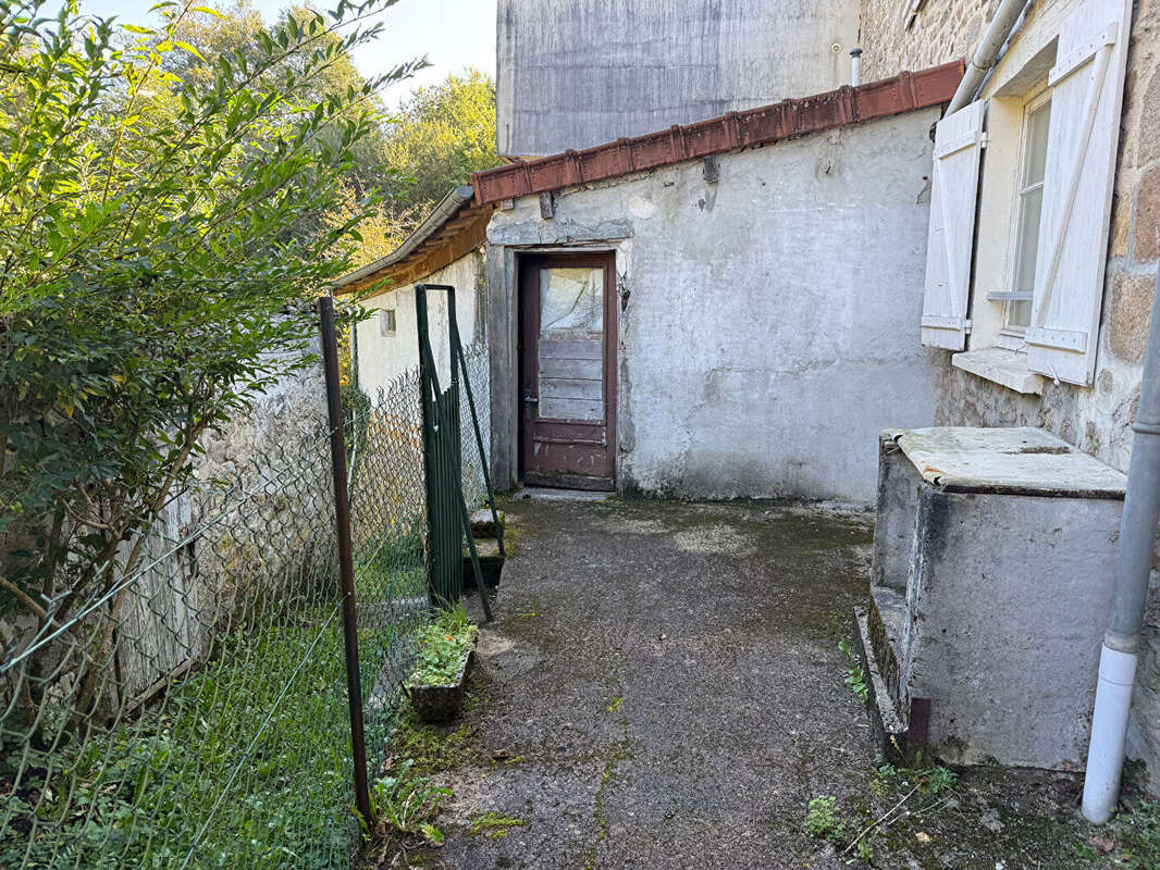 Maison à PEYRAT-LE-CHATEAU