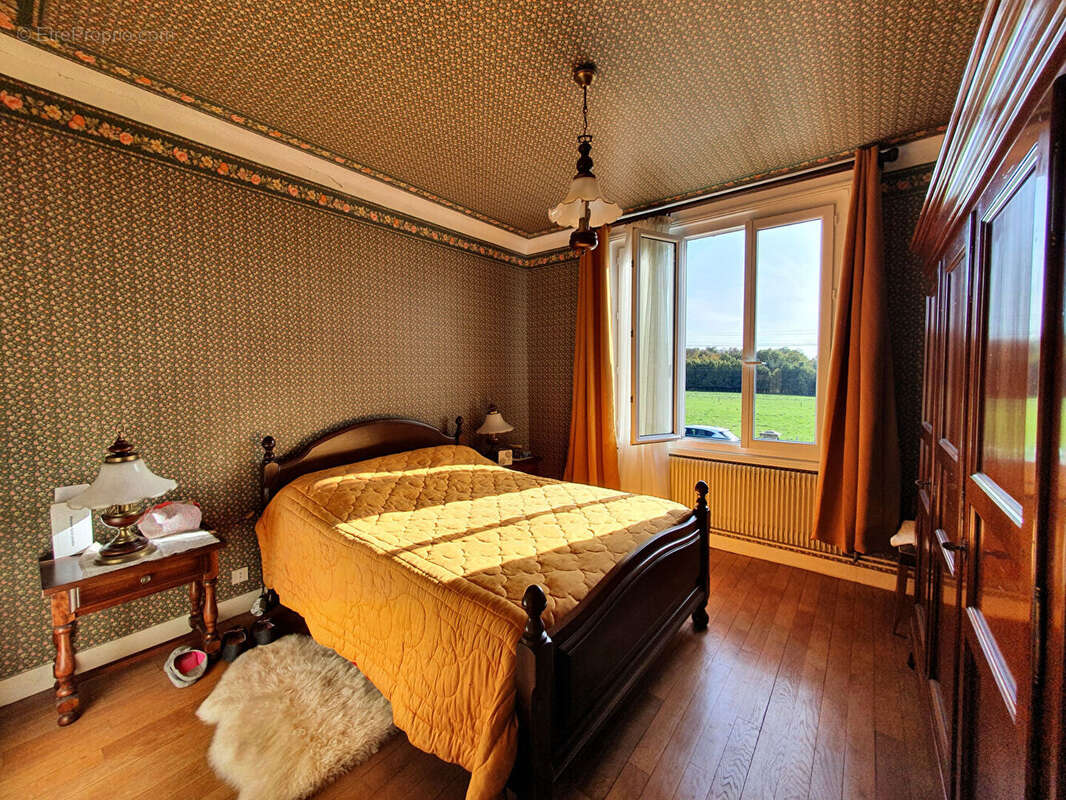 Maison à LA ROCHE-L'ABEILLE