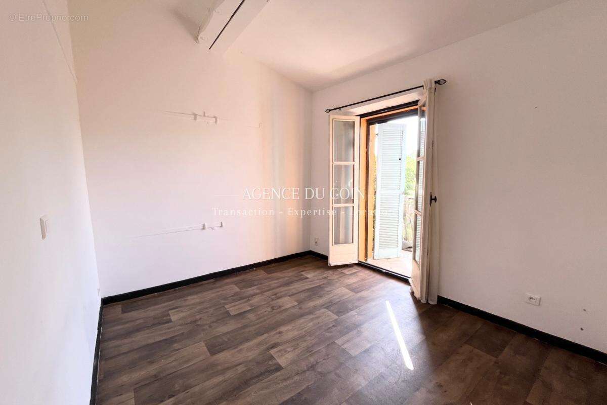 Appartement à LE MUY