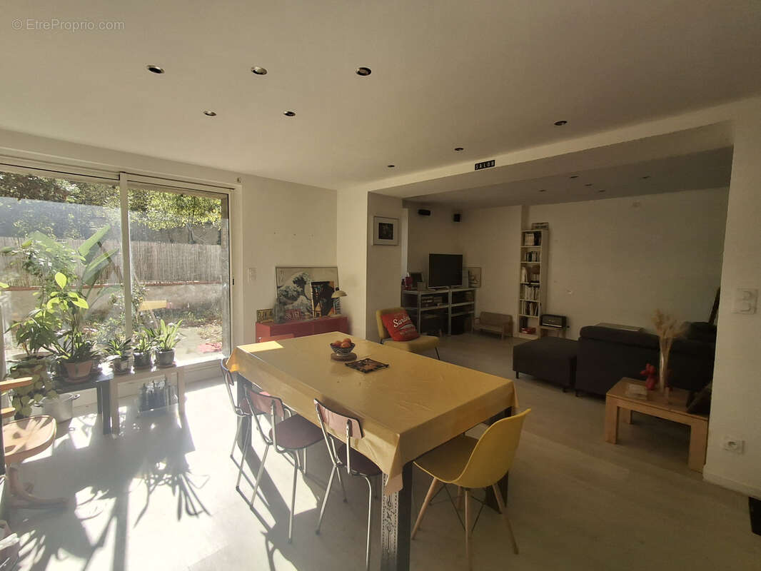 Maison à RENNEVILLE