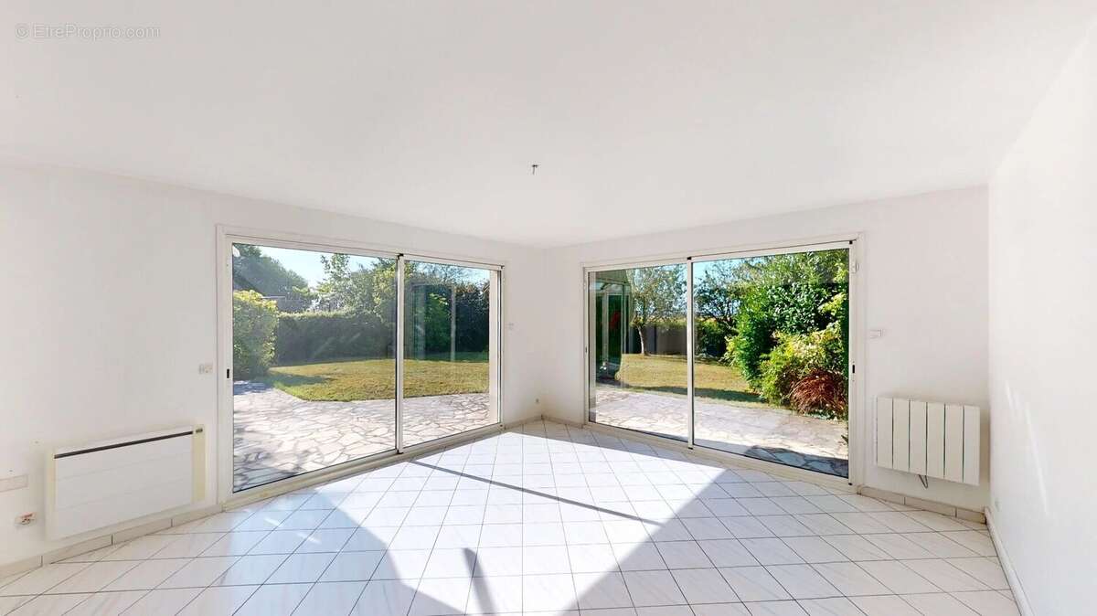 Maison à SAINT-NOM-LA-BRETECHE