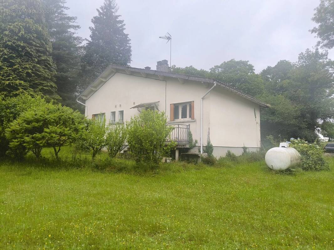 Maison à MONTROLLET