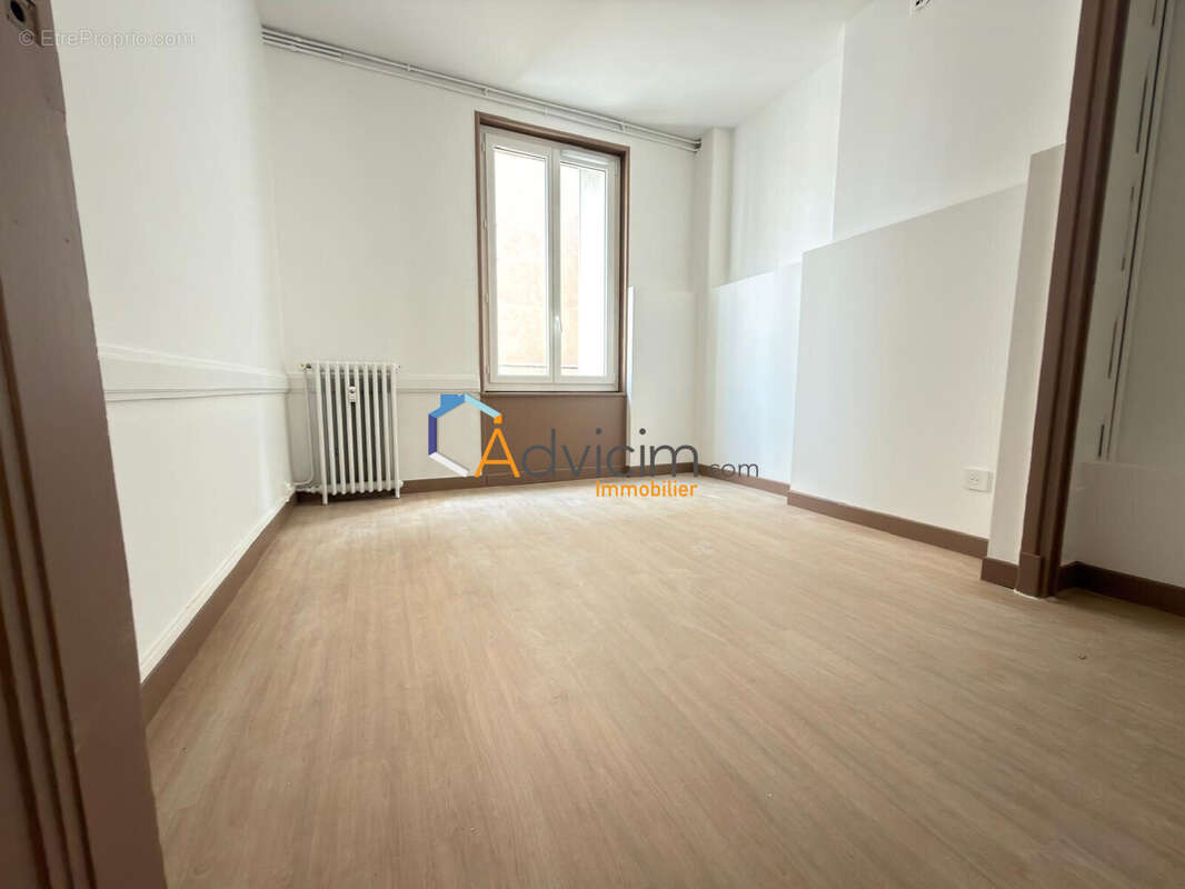 Appartement 75 m² à Saint-Etienne  - photo 5