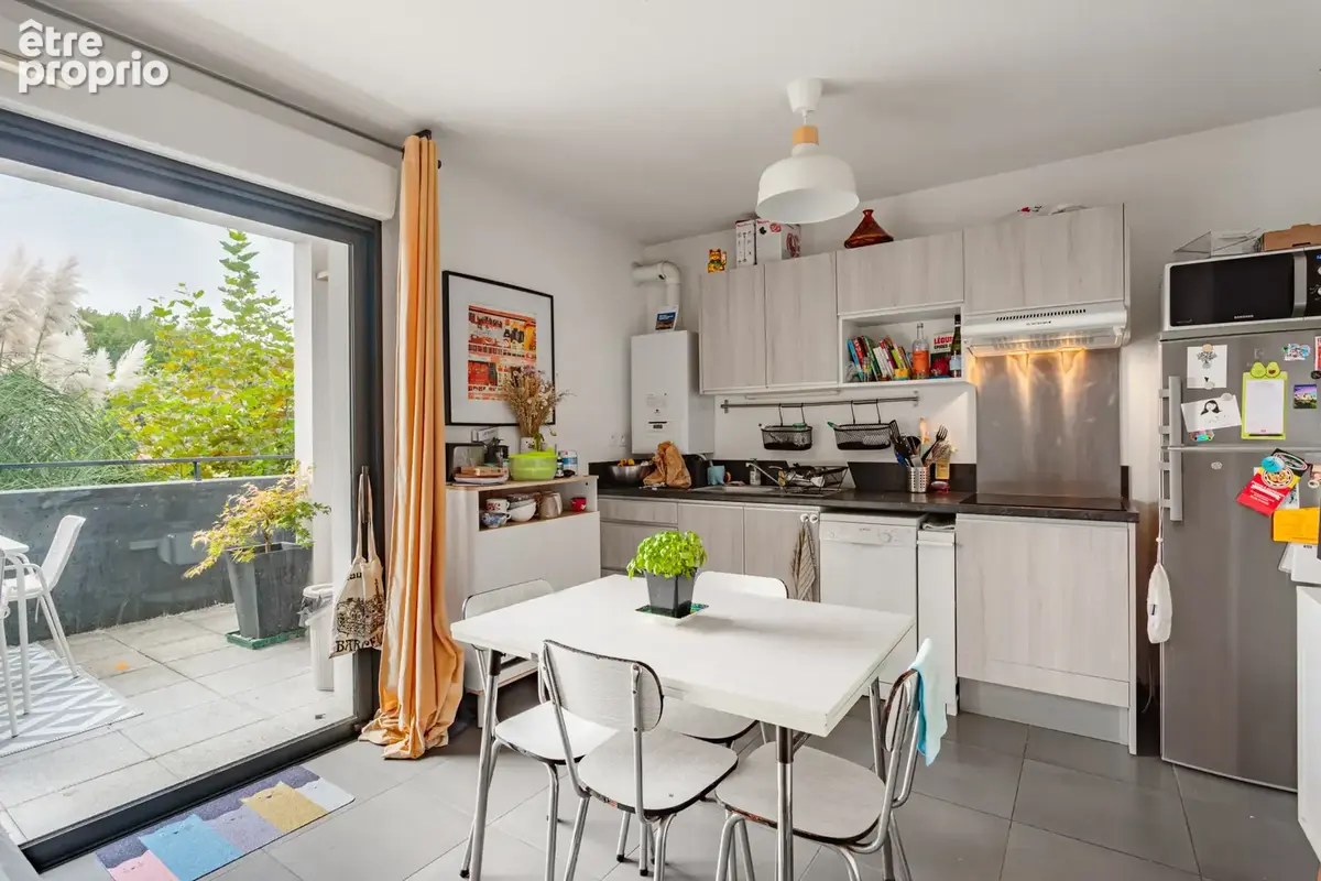 Résidence récente- bel appartement de T3 avec terrasse de 13 m2 et parking sous-sol privatif. - photo 5