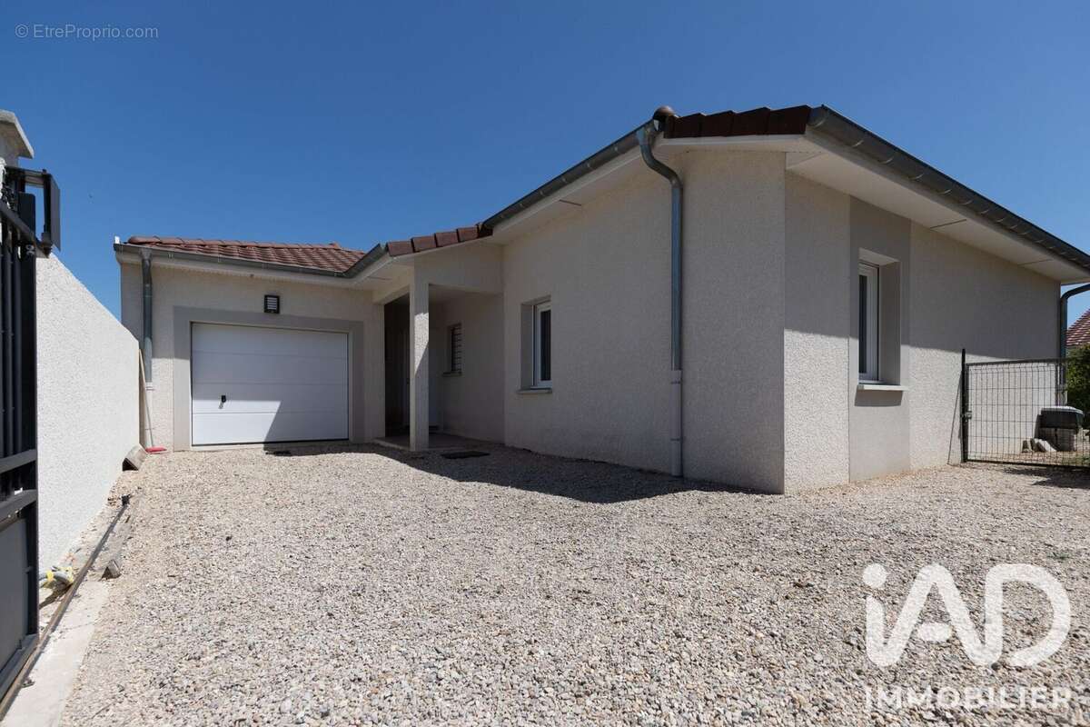 Maison 113 m² à Blyes  - photo 5