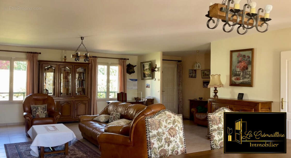 pièce de vie  - Maison à SAINT-ARNOULT-EN-YVELINES