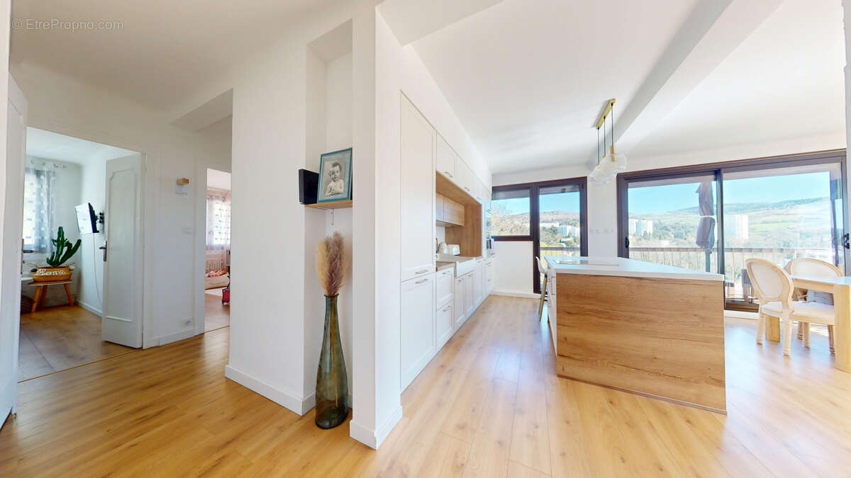 Appartement à SAINT-ETIENNE