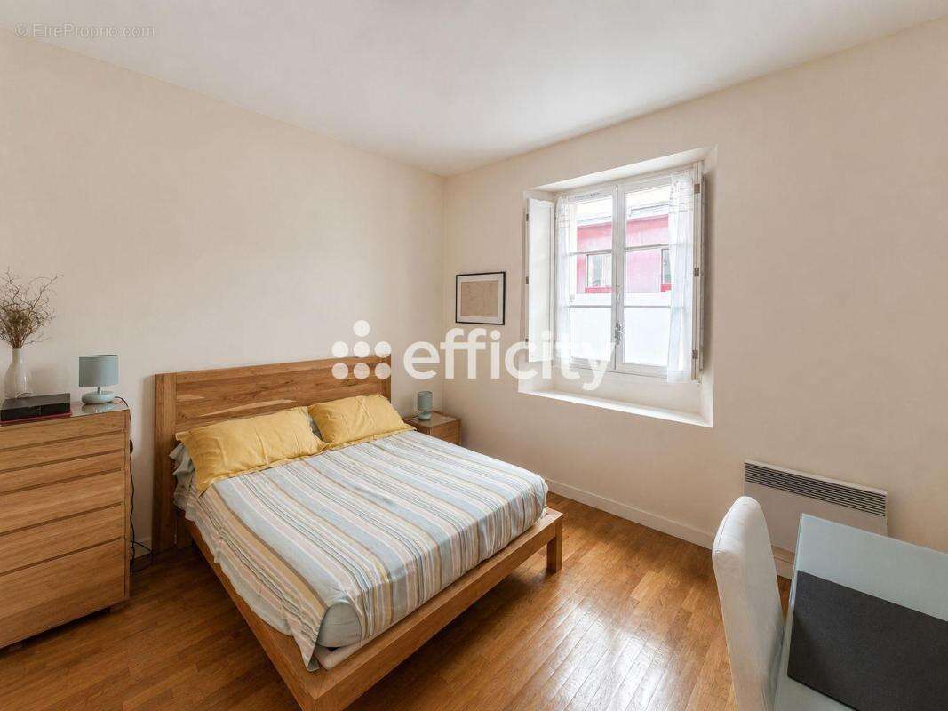 Appartement à PARIS-6E