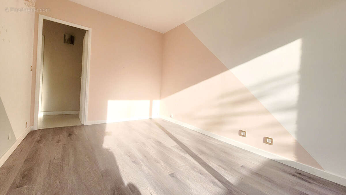 Appartement à LE COUDRAY-MONTCEAUX