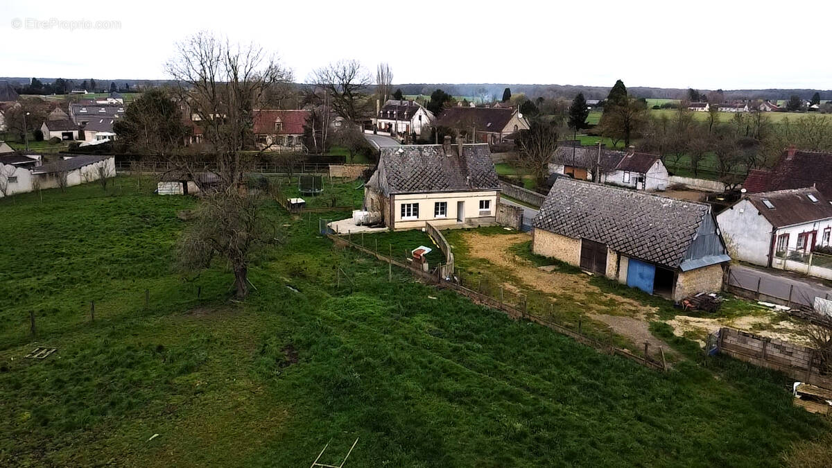 Maison à LES CORVEES-LES-YYS