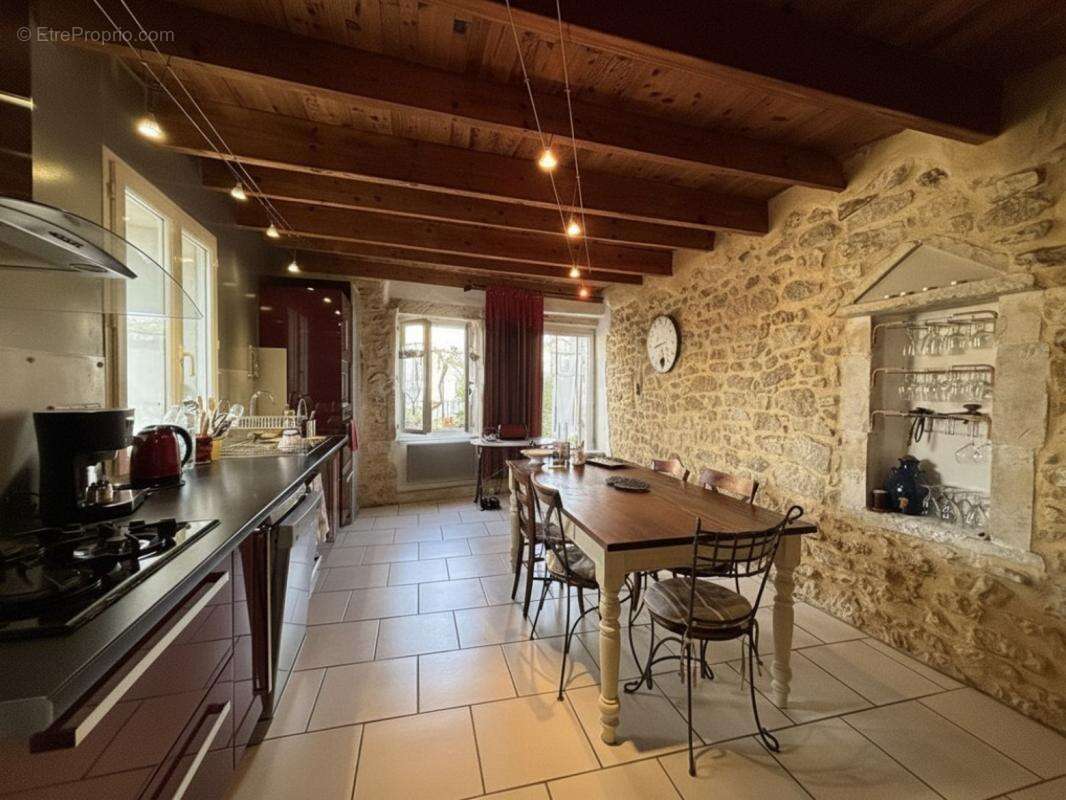 Maison à LA BAUME-DE-TRANSIT