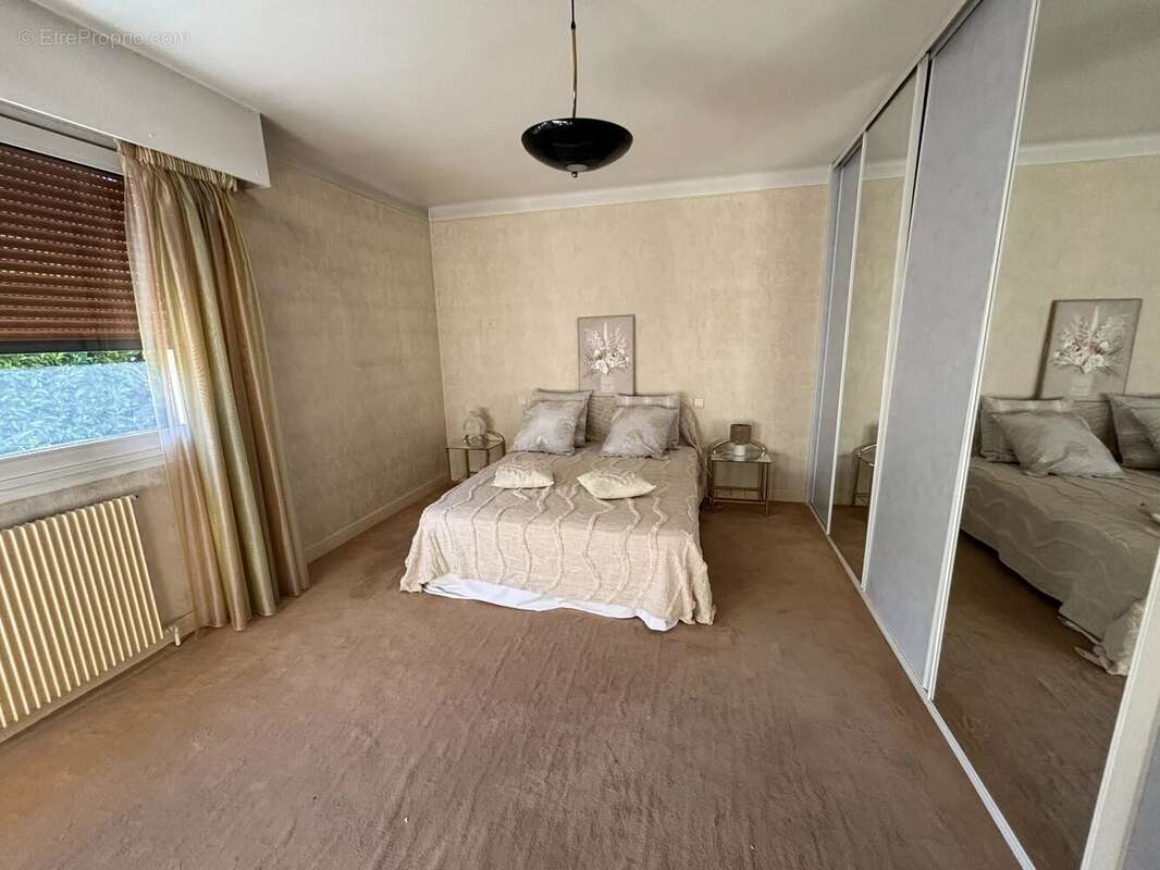 ARGENTEUIL – LES COTEAUX  Élégante maison familiale de plus de 200 m² avec vue sur Paris et la Tour Eiffel - photo 27