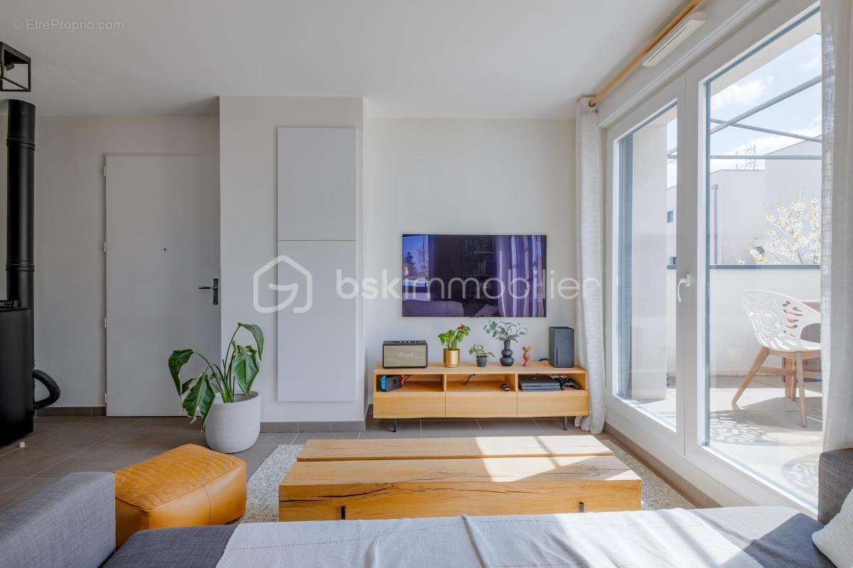 Appartement à MEYZIEU