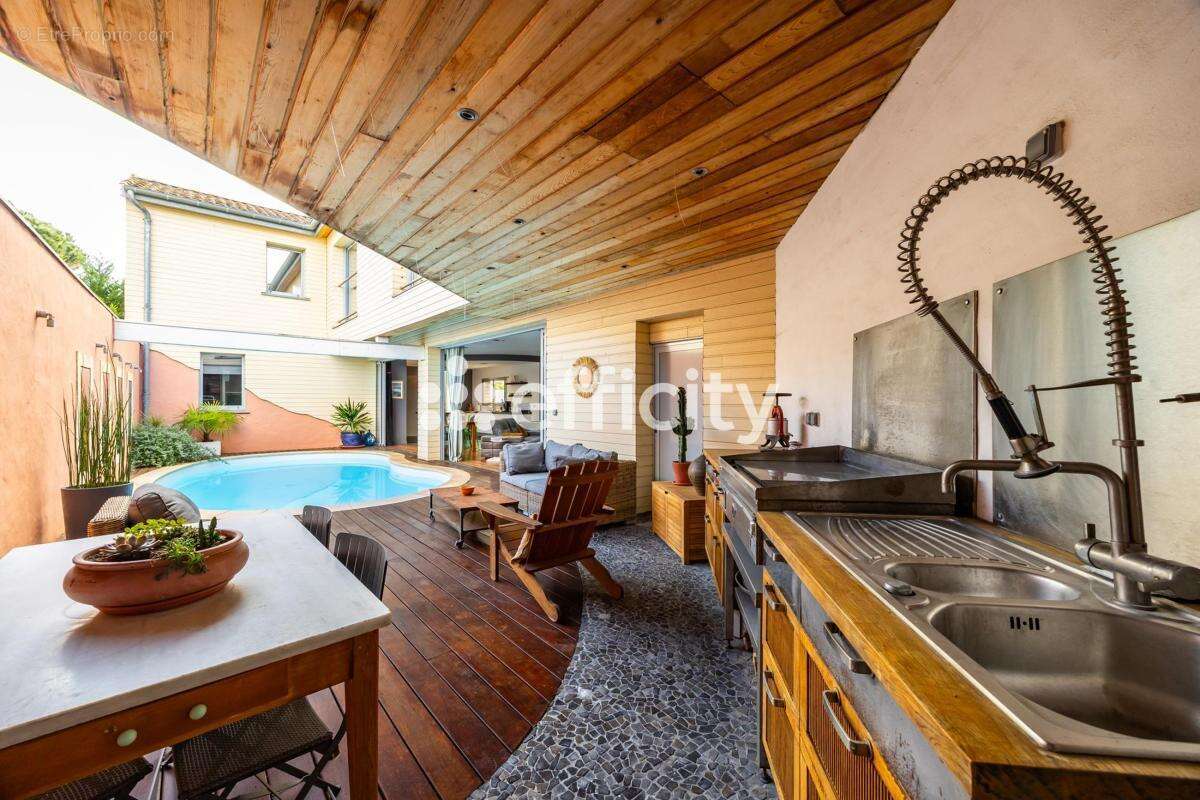 Maison 187 m² à Merignac  - photo 7