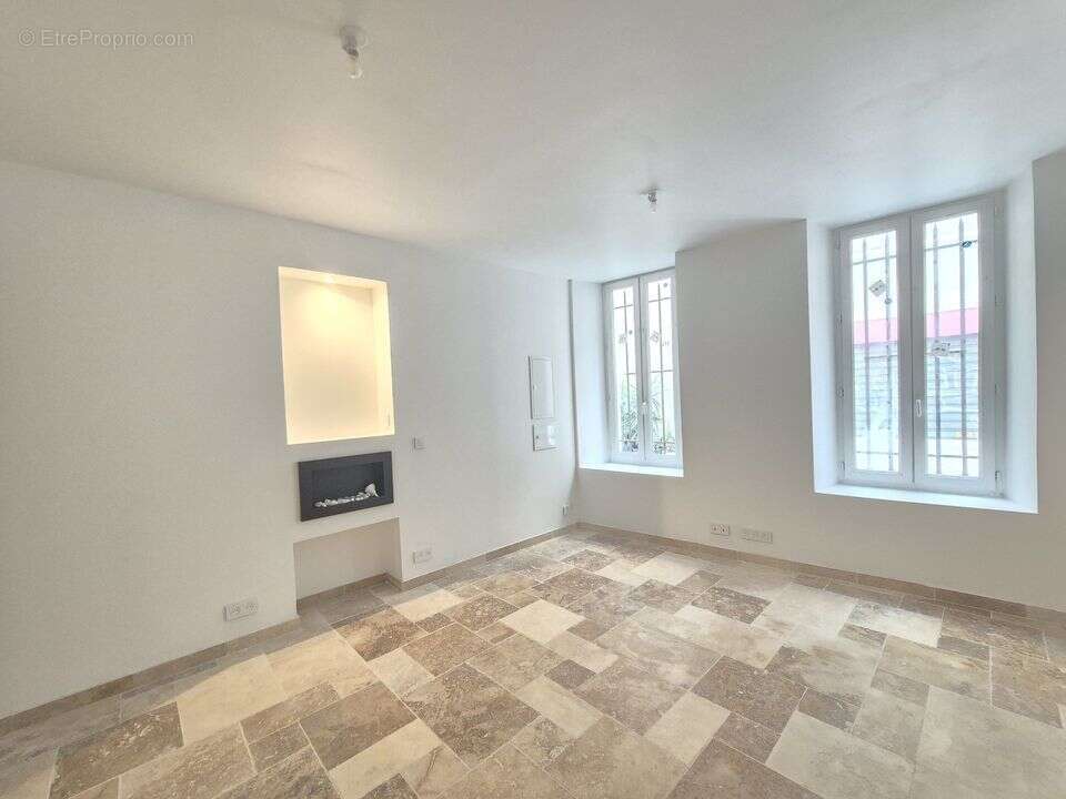 LACIOTAT - APPARTEMENT - belles prestations - Type 2 - proche - Appartement à LA CIOTAT
