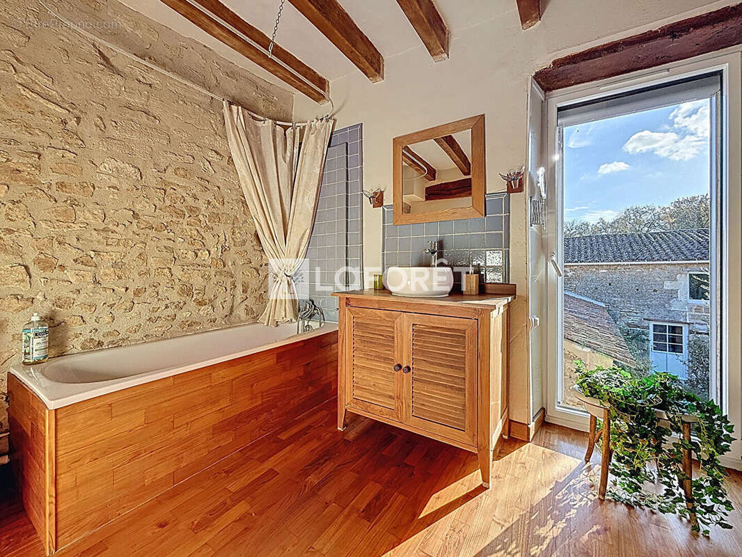 Maison à DOUE-LA-FONTAINE