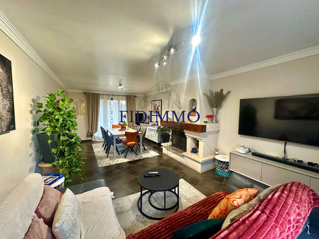 Maison à CHENNEVIERES-SUR-MARNE