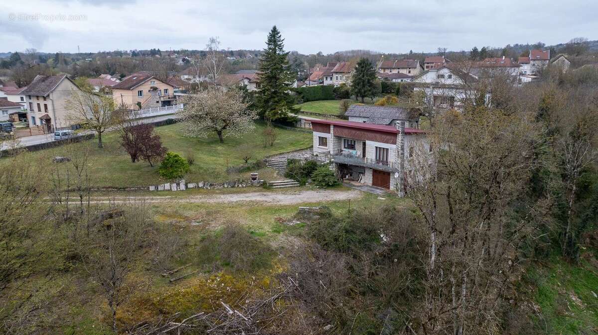 Maison à PORCIEU-AMBLAGNIEU