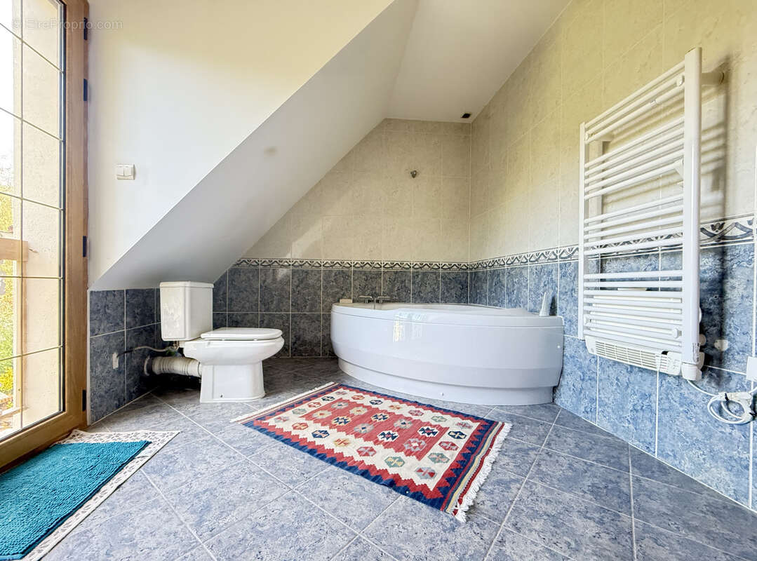 Maison à LA QUEUE-LES-YVELINES