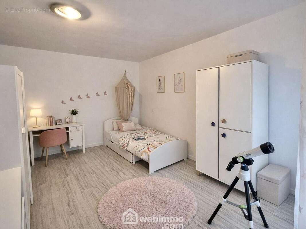 Dont deux de 15m2 - Appartement à BIGUGLIA