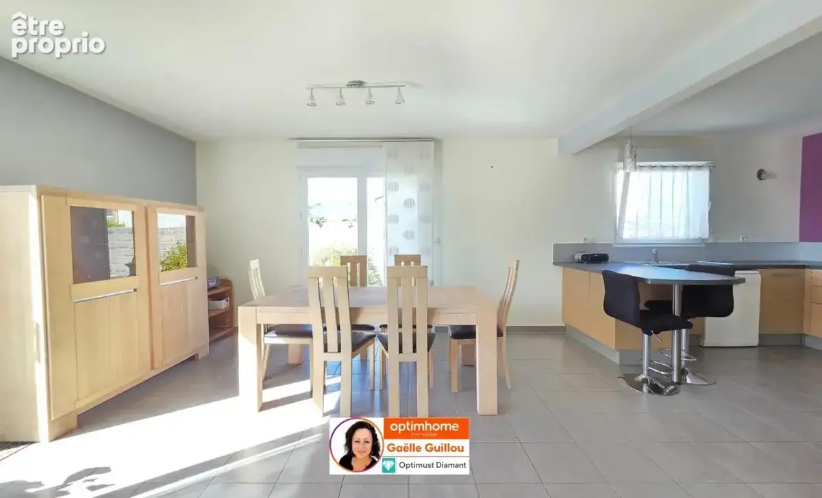 PLOUESCAT : Maison plain pied de 98m² - Plein centre - 2/3 chambres + Garage - Jardin - photo 9