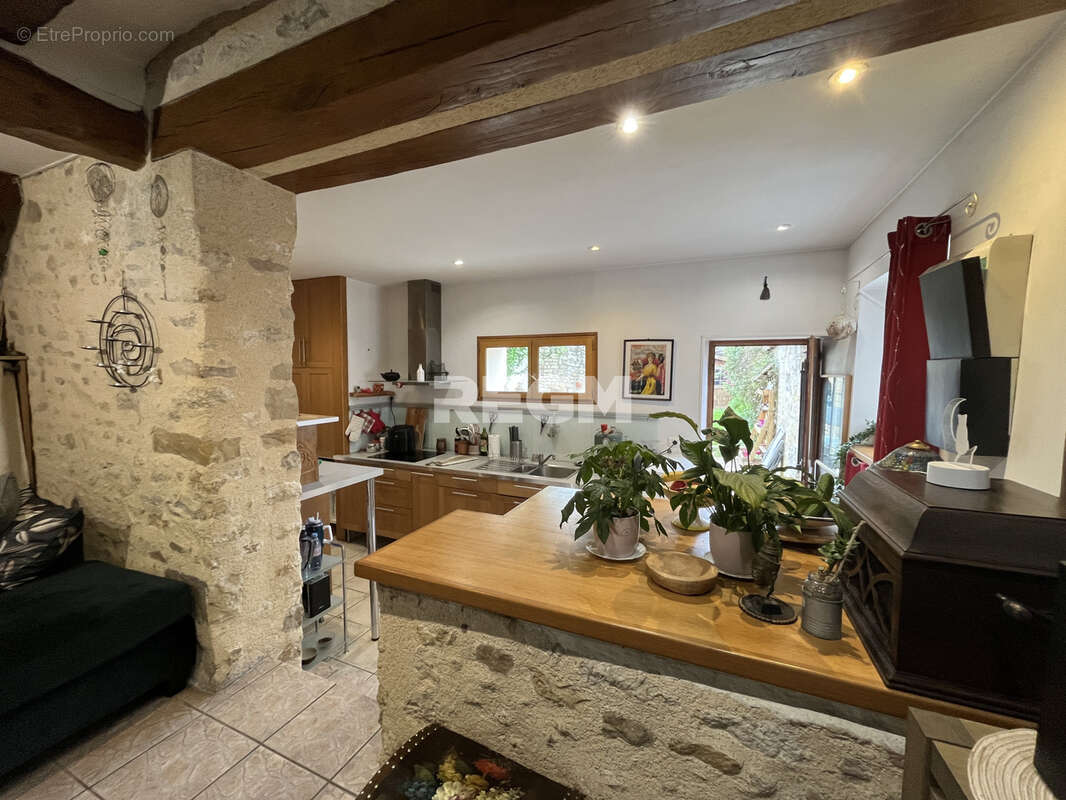 Maison à LA CHAPELLE-LA-REINE