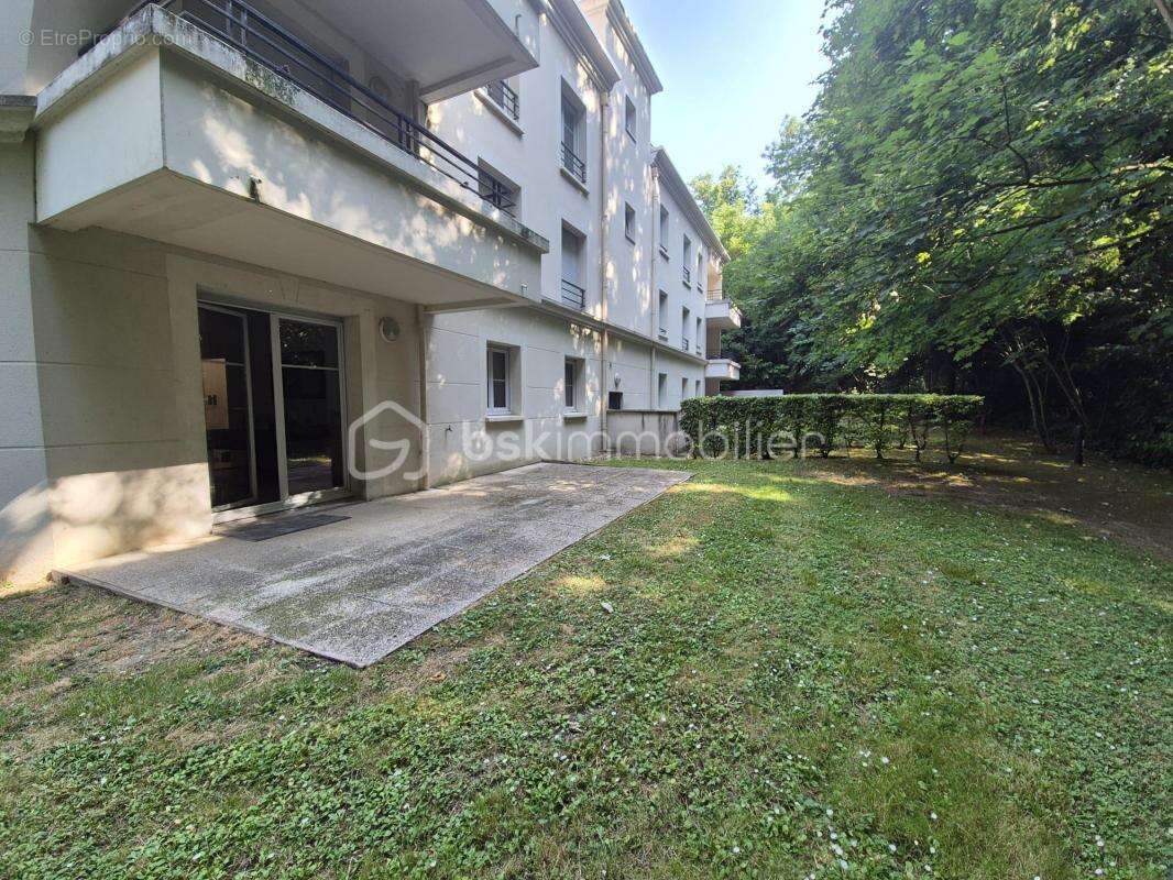 Appartement à SAINT-JEAN-DE-BRAYE