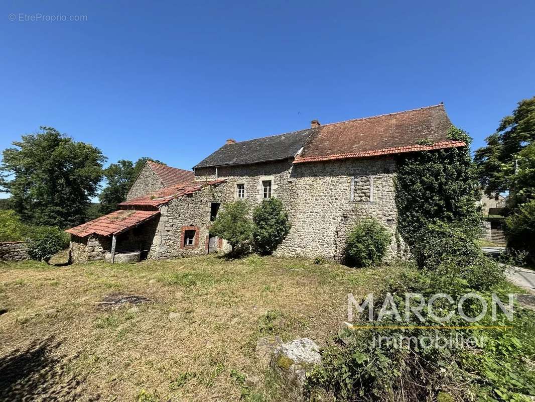 Maison à SAINT-JULIEN-LE-CHATEL