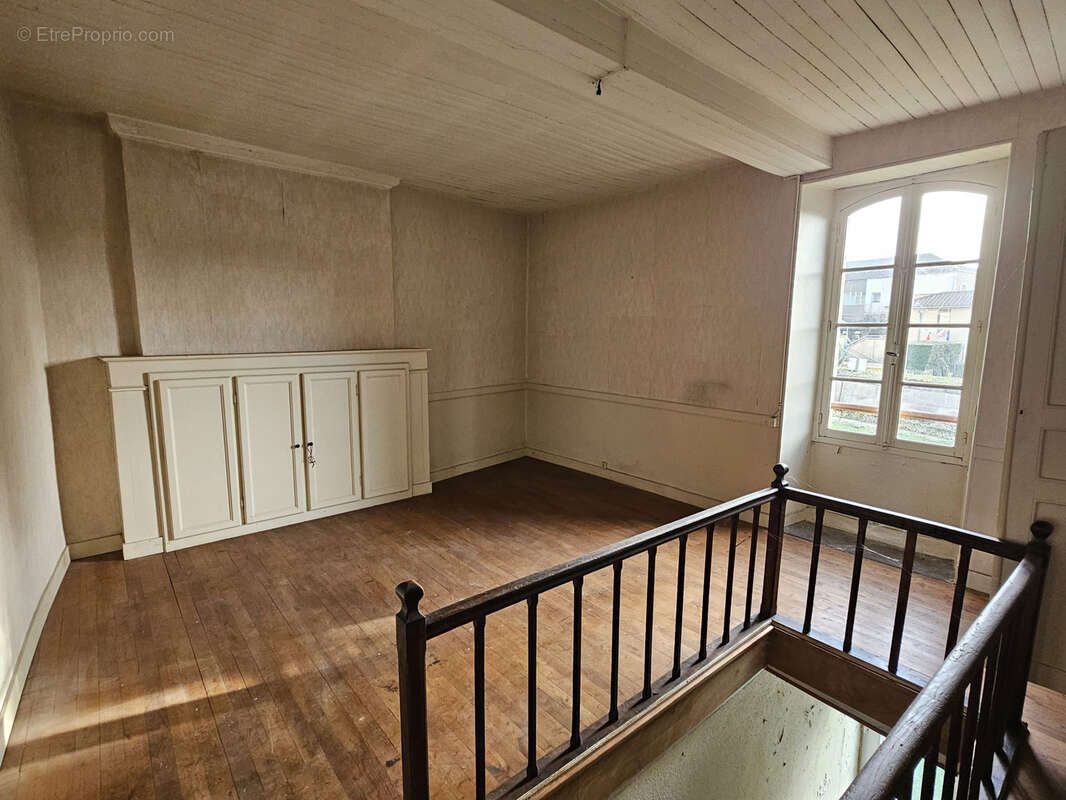 Maison à CHAMPAGNAC-DE-BELAIR