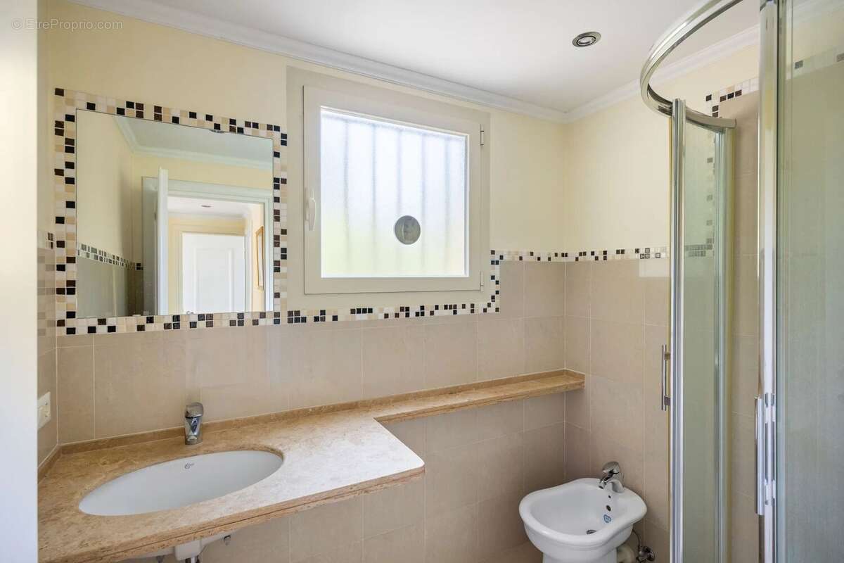 Appartement à ROQUEBRUNE-CAP-MARTIN