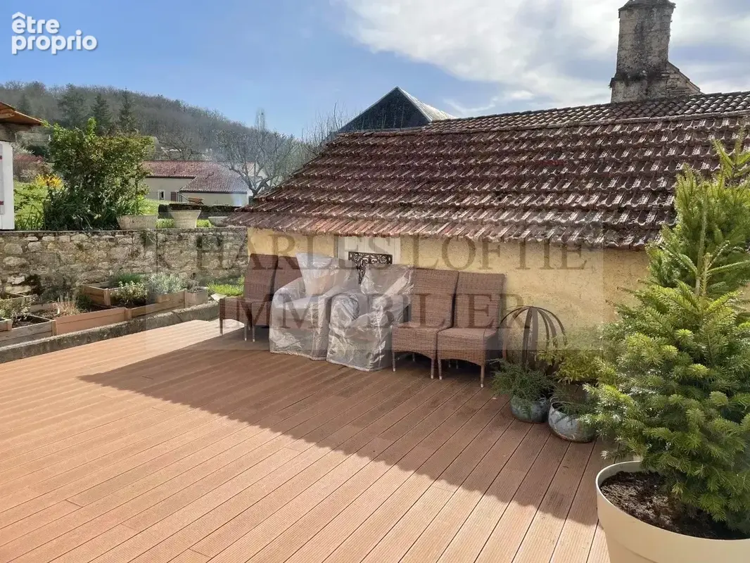 Maison de village pleine de charme avec dépendances, cour intérieure et terrasse  à deux pas des commerces - photo 8