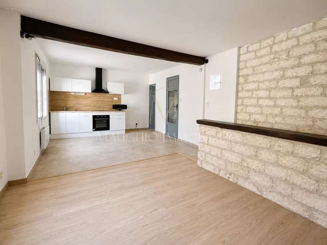 Charmante maison de village T3 de 65 m² entièrement rénovée. - photo 2