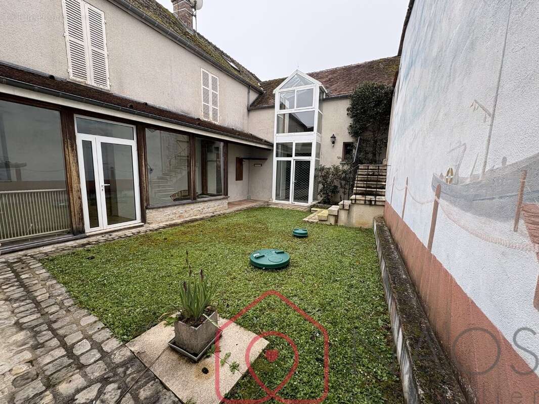 Maison à GREZ-SUR-LOING