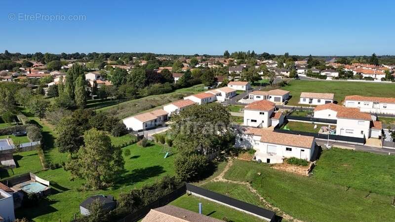 Maison à NOUAILLE-MAUPERTUIS